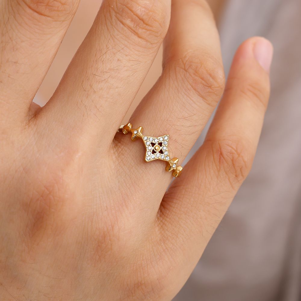 Nice Sharp Diamond Stars Ring 14K vergoldet