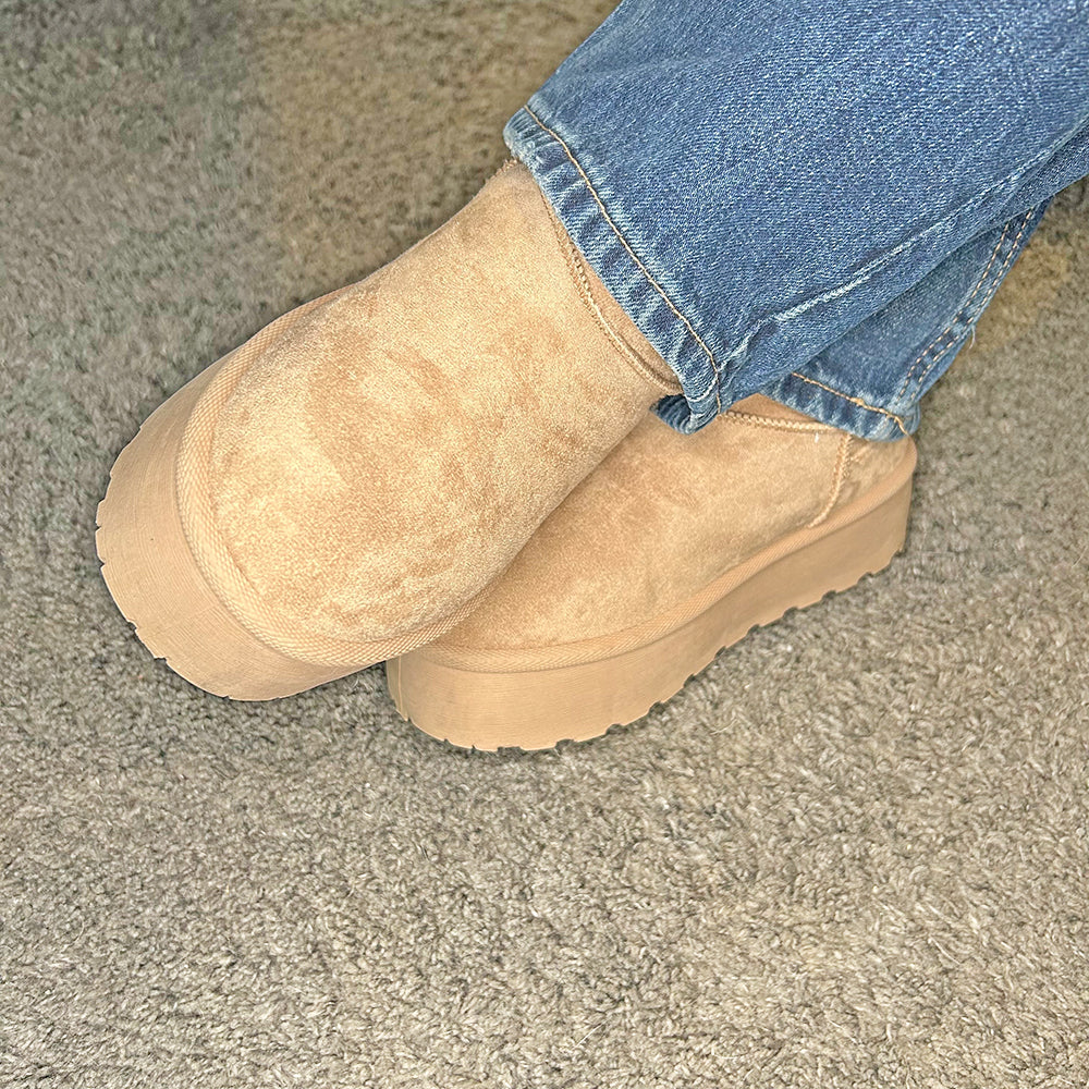 Stiefel gefüttert mit Plateau