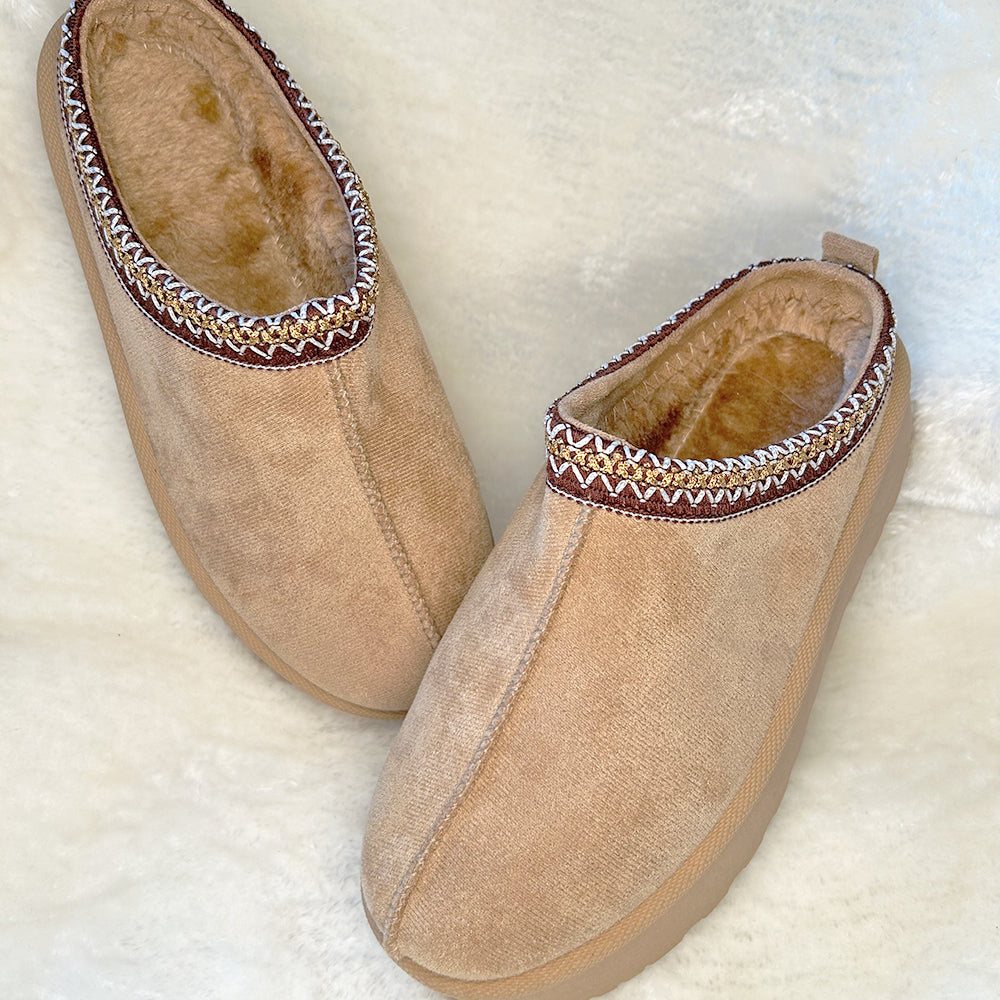 Slipper gefüttert mit Plateau