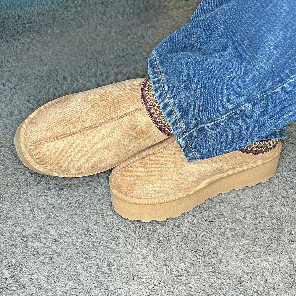 Slipper gefüttert mit Plateau